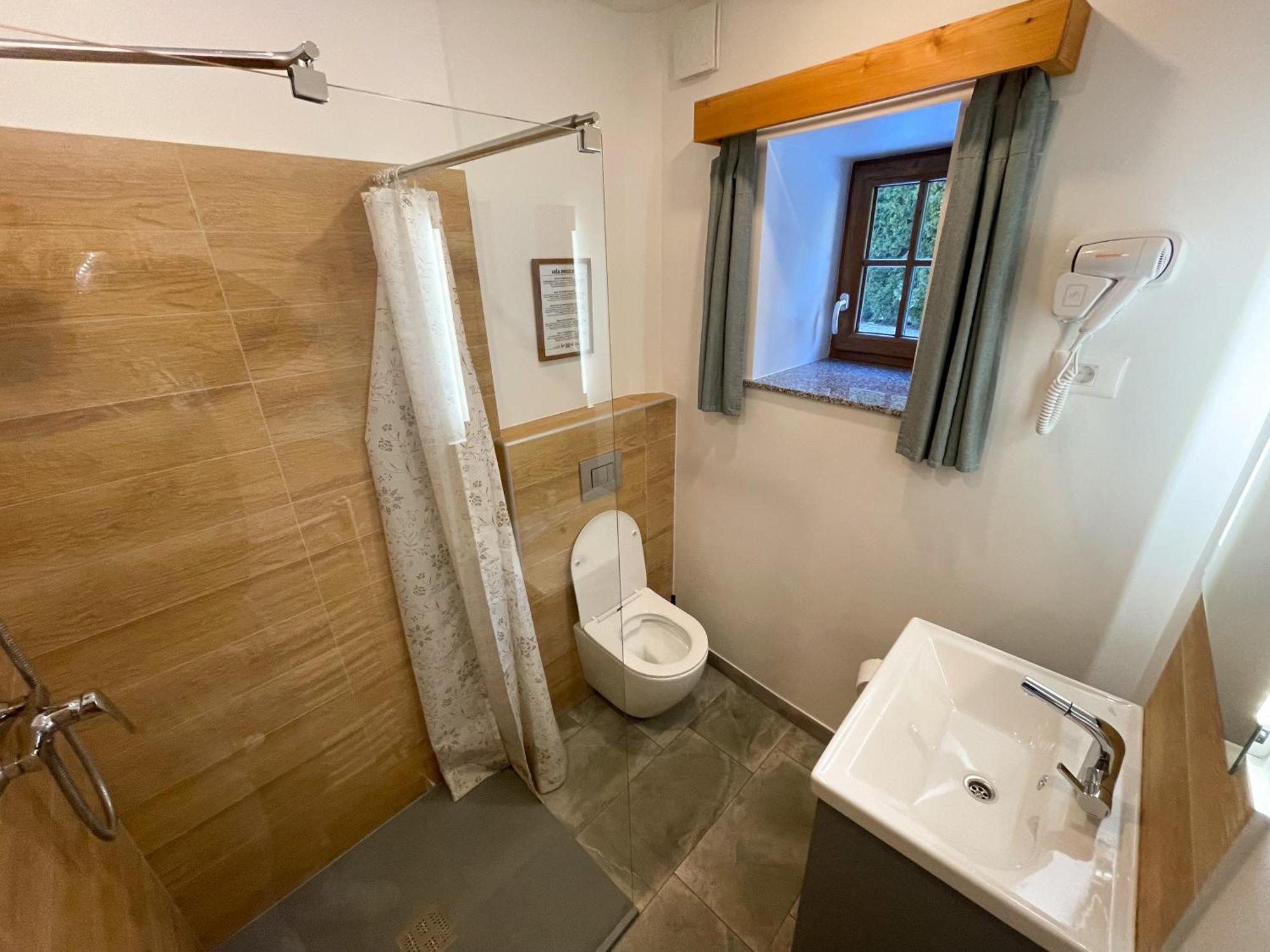 Apartment House Prezlc ครานสกา โกรา ภายนอก รูปภาพ