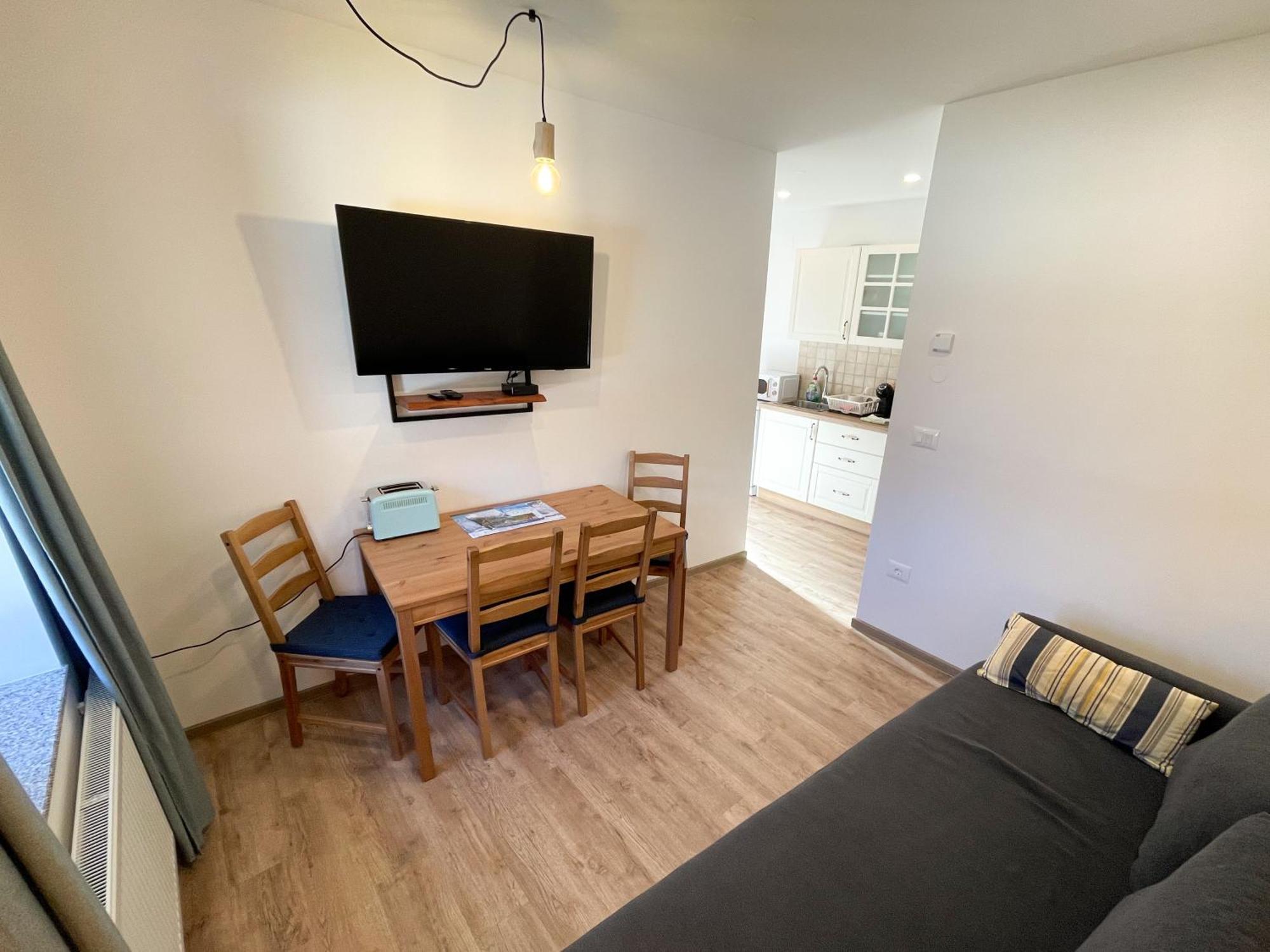 Apartment House Prezlc ครานสกา โกรา ภายนอก รูปภาพ